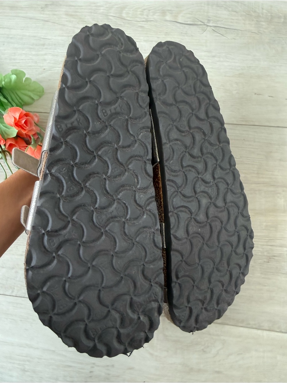 Birkenstock Mayari women’s gold/ bronze sandals size 8 - Picture 2 of 8
